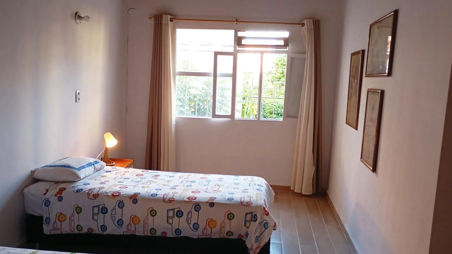 Casa Zona Laureles Villa Medellin 0*,  Colombia